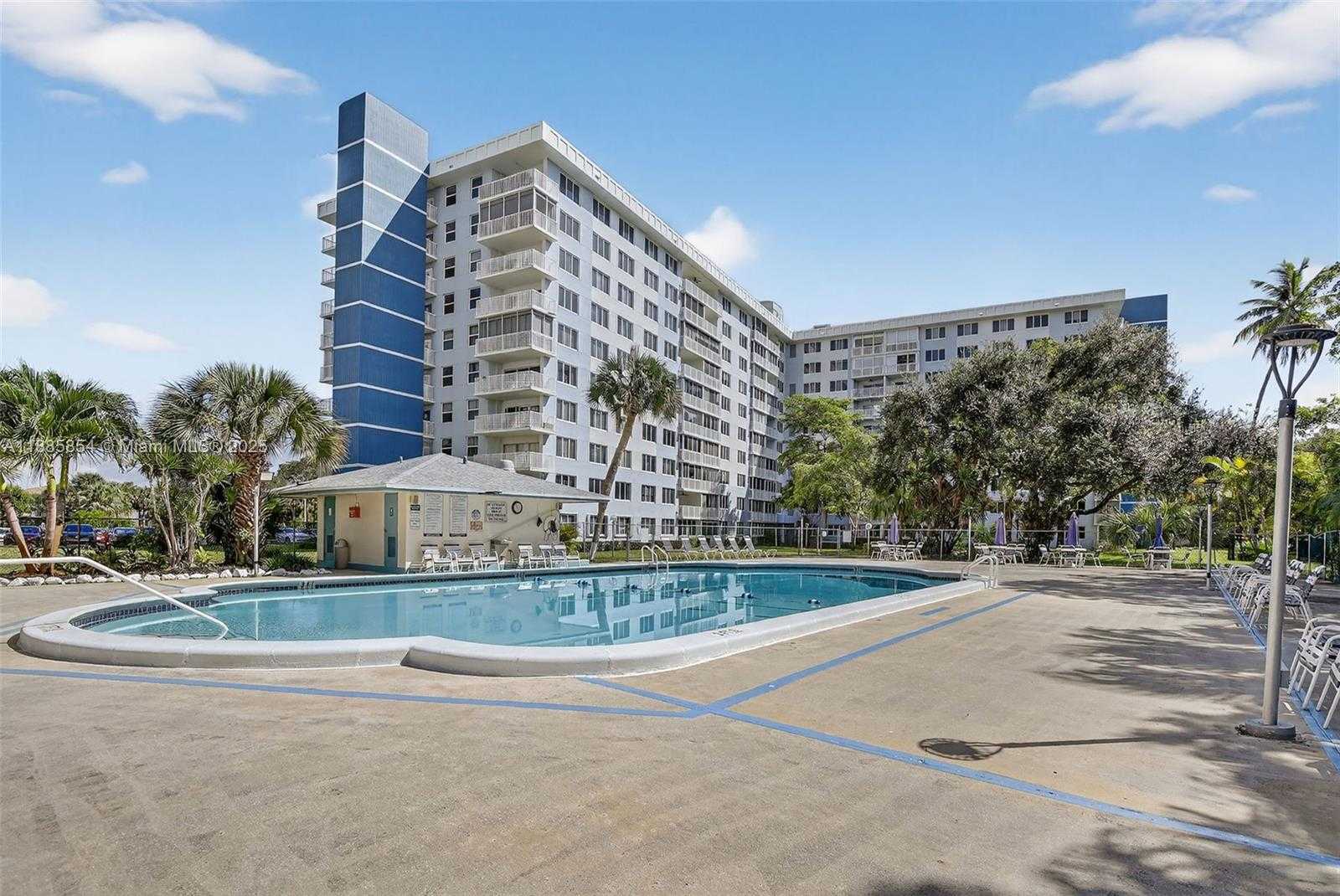 Small Image of 4200 HILLCREST DR #308, Hollywood Number 24