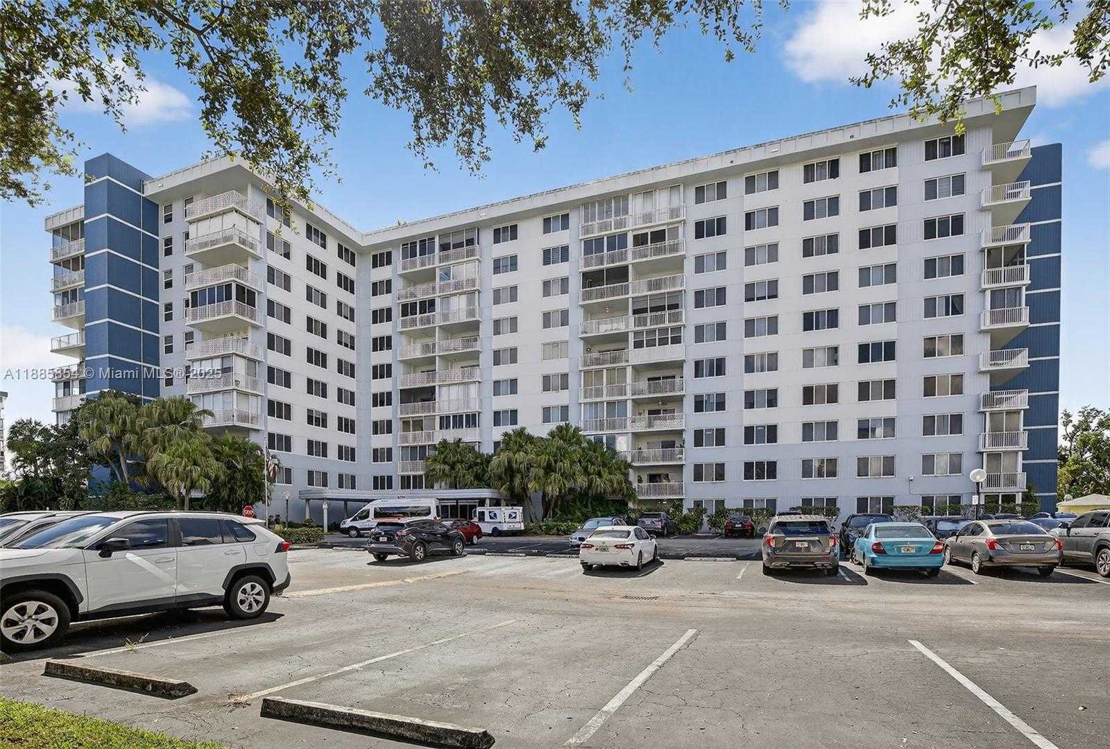 Small Image of 4200 HILLCREST DR #308, Hollywood Number 26
