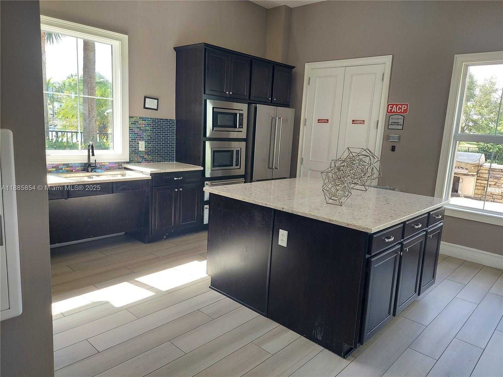 Small Image of 4200 HILLCREST DR #308, Hollywood Number 31
