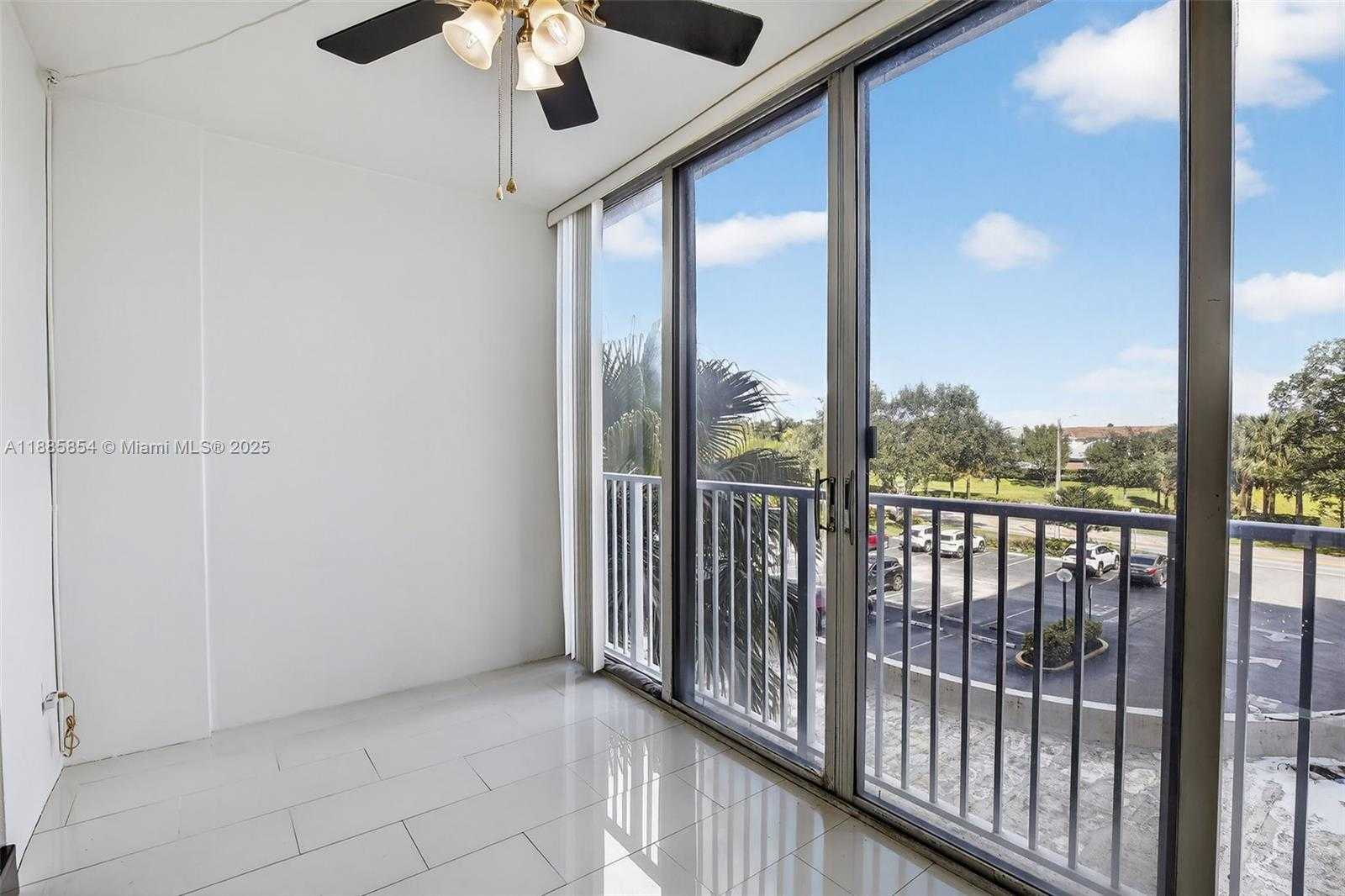 Small Image of 4200 HILLCREST DR #308, Hollywood Number 4