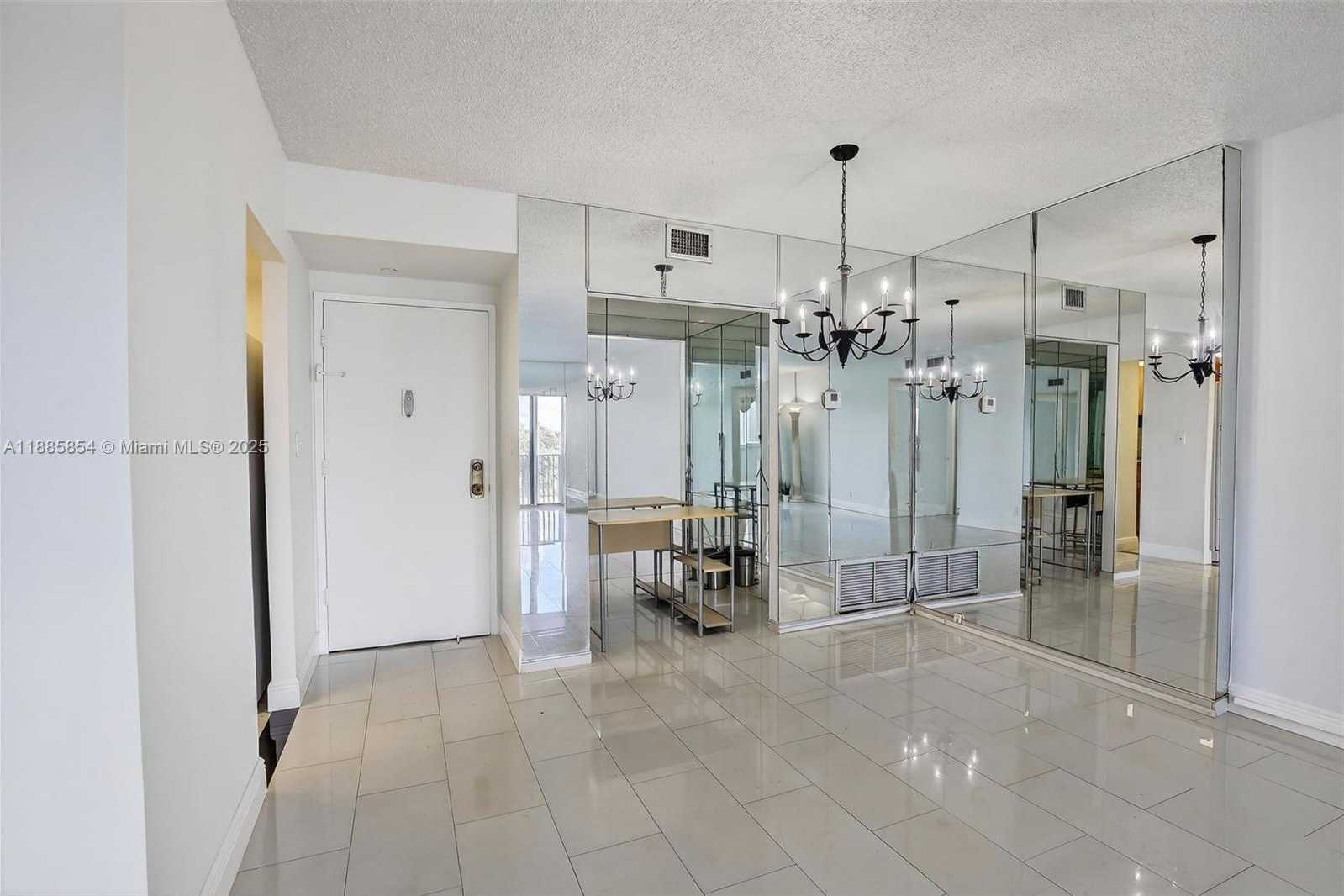 Small Image of 4200 HILLCREST DR #308, Hollywood Number 5