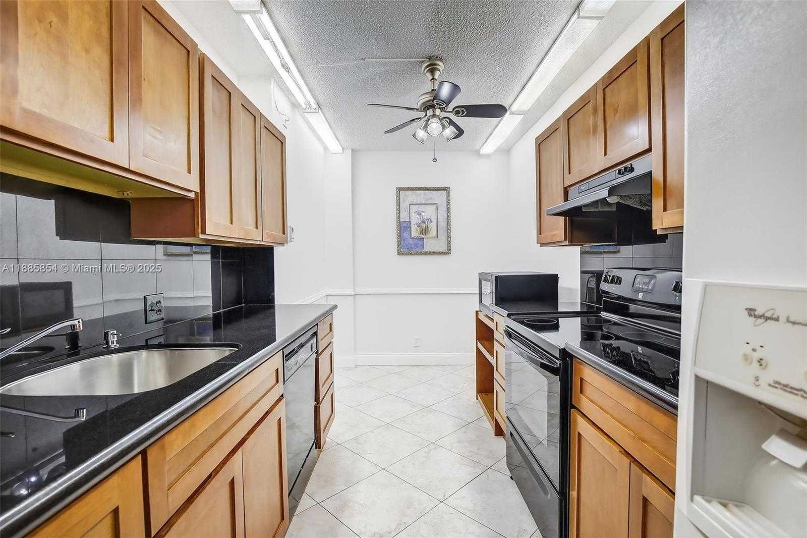 Small Image of 4200 HILLCREST DR #308, Hollywood Number 7