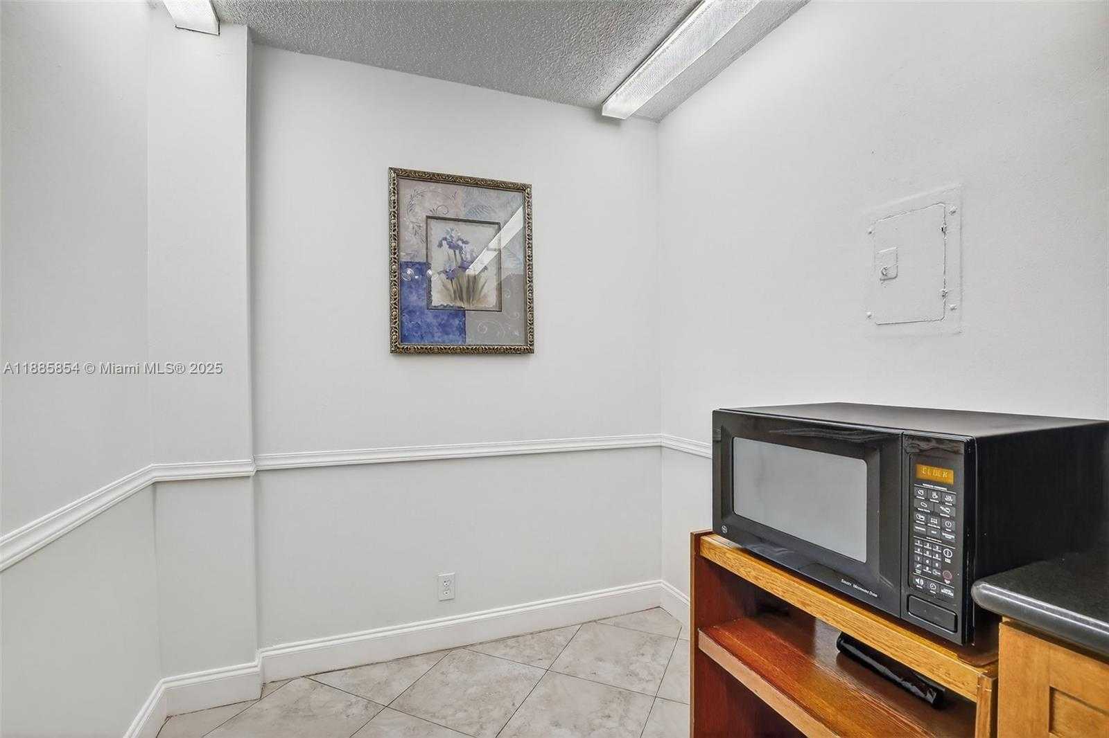 Small Image of 4200 HILLCREST DR #308, Hollywood Number 8
