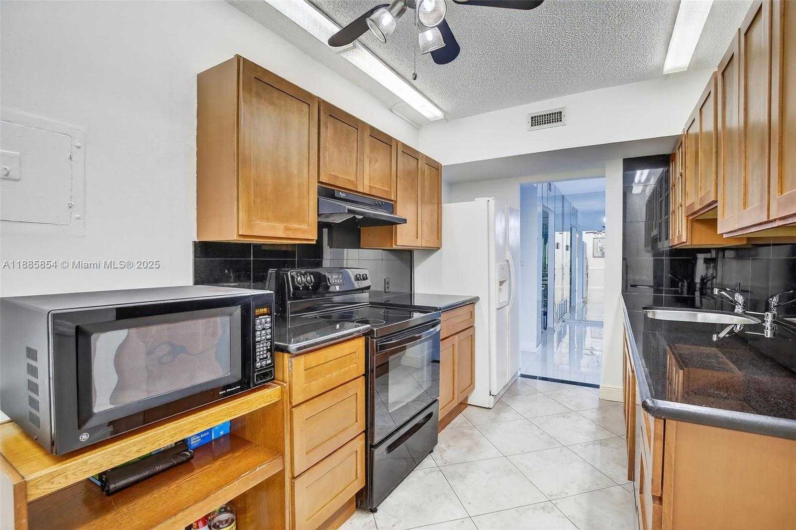 Small Image of 4200 HILLCREST DR #308, Hollywood Number 9