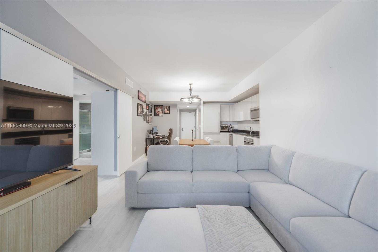Small Image of 1010 BRICKELL AVE #3608, Miami Number 7