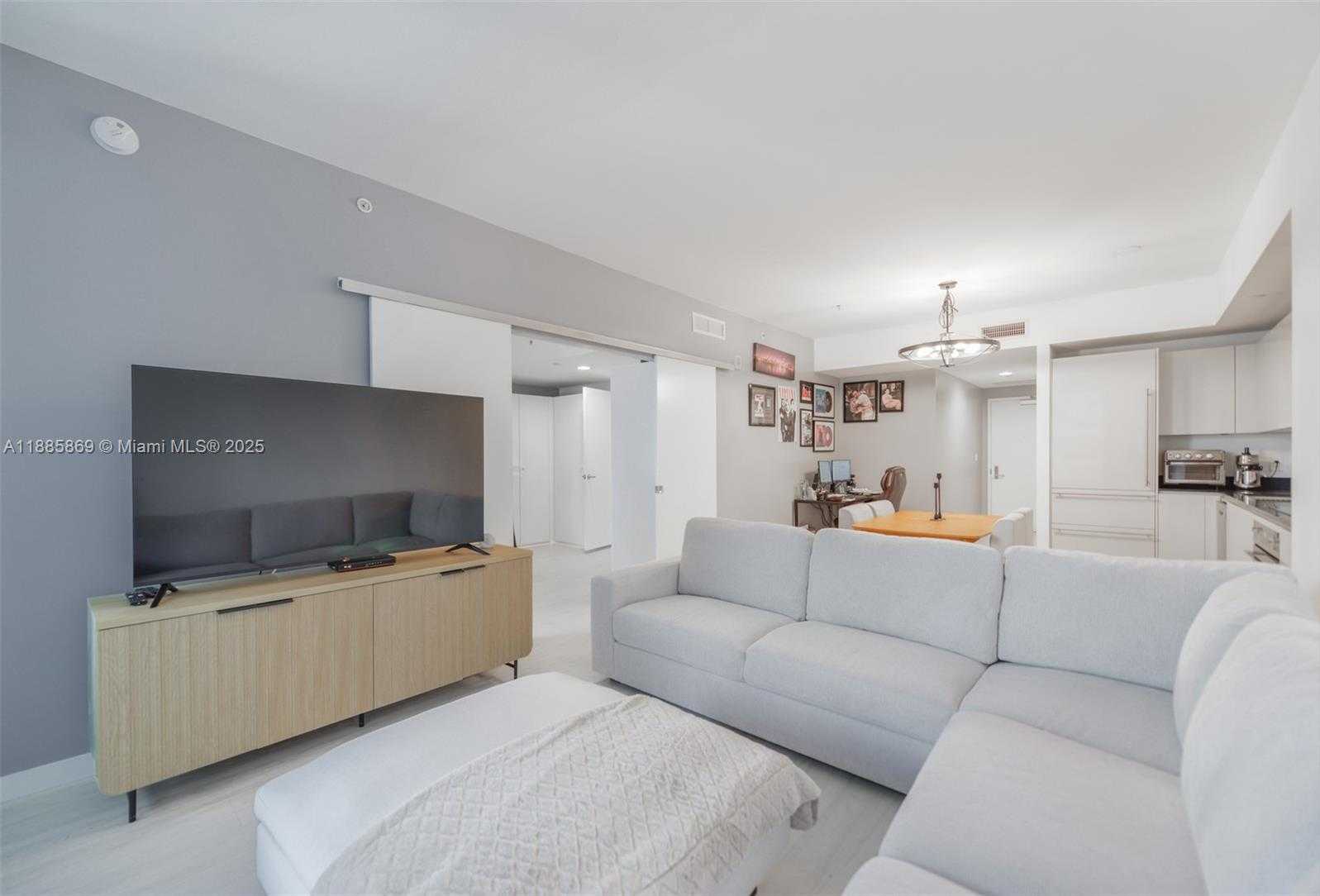 Small Image of 1010 BRICKELL AVE #3608, Miami Number 8