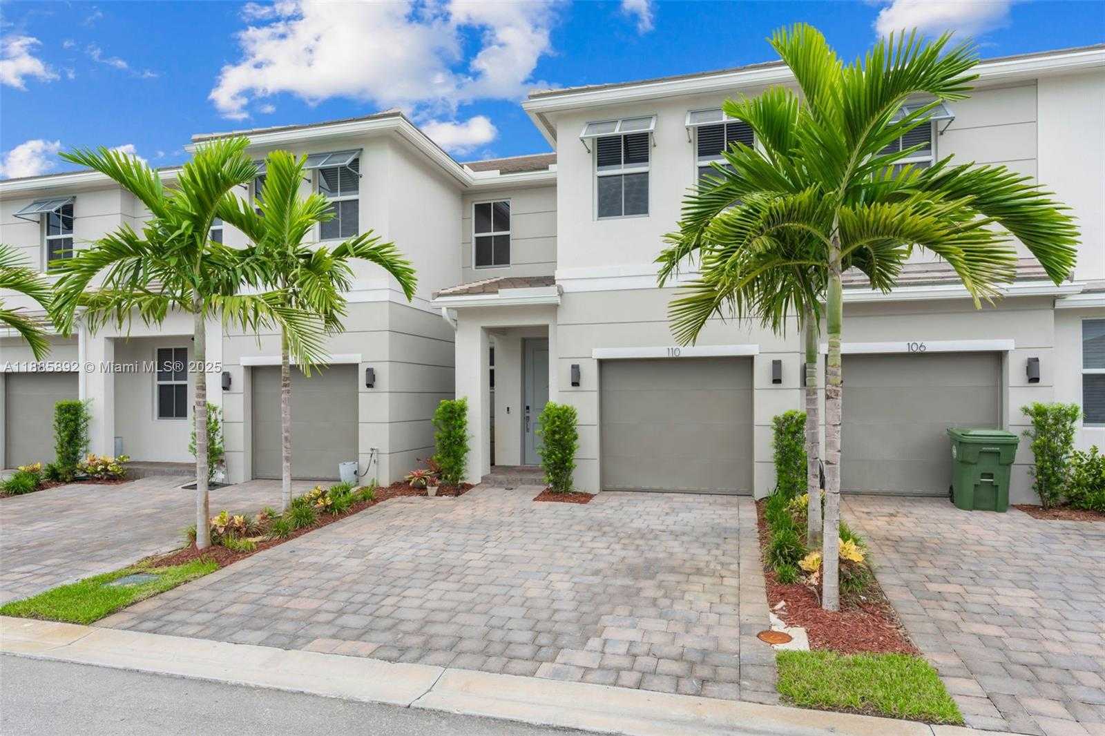 Small Image of 110 SOUTH WEST 171ST WAY, Pembroke Pines Number 2