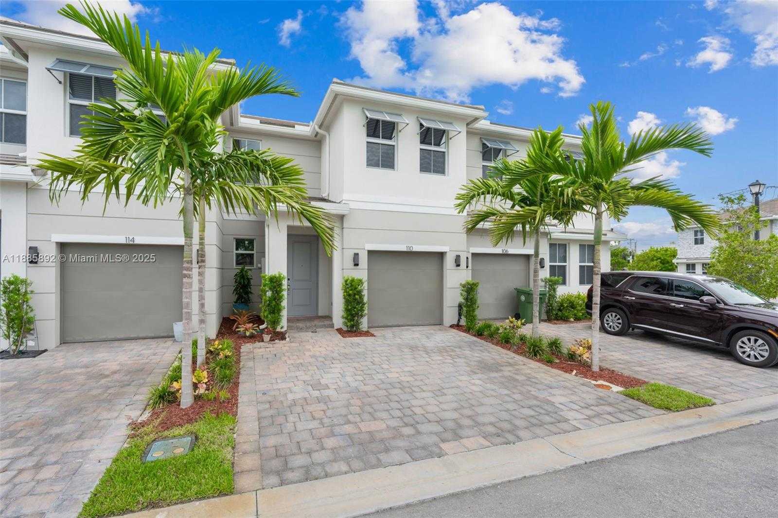 Small Image of 110 SOUTH WEST 171ST WAY, Pembroke Pines Number 3