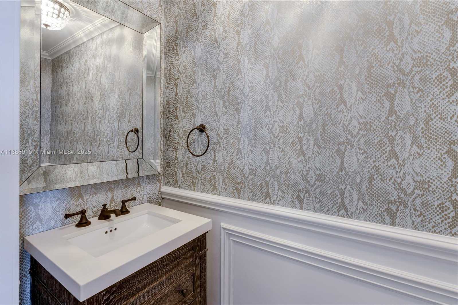 Small Image of 1133 CAMPO SANO AVE #2, Coral Gables Number 10