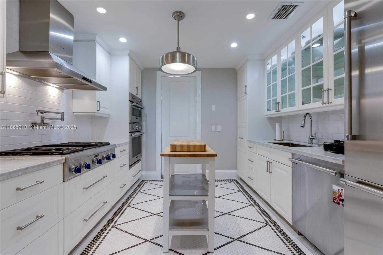 Small Image of 1133 CAMPO SANO AVE #2, Coral Gables Number 11
