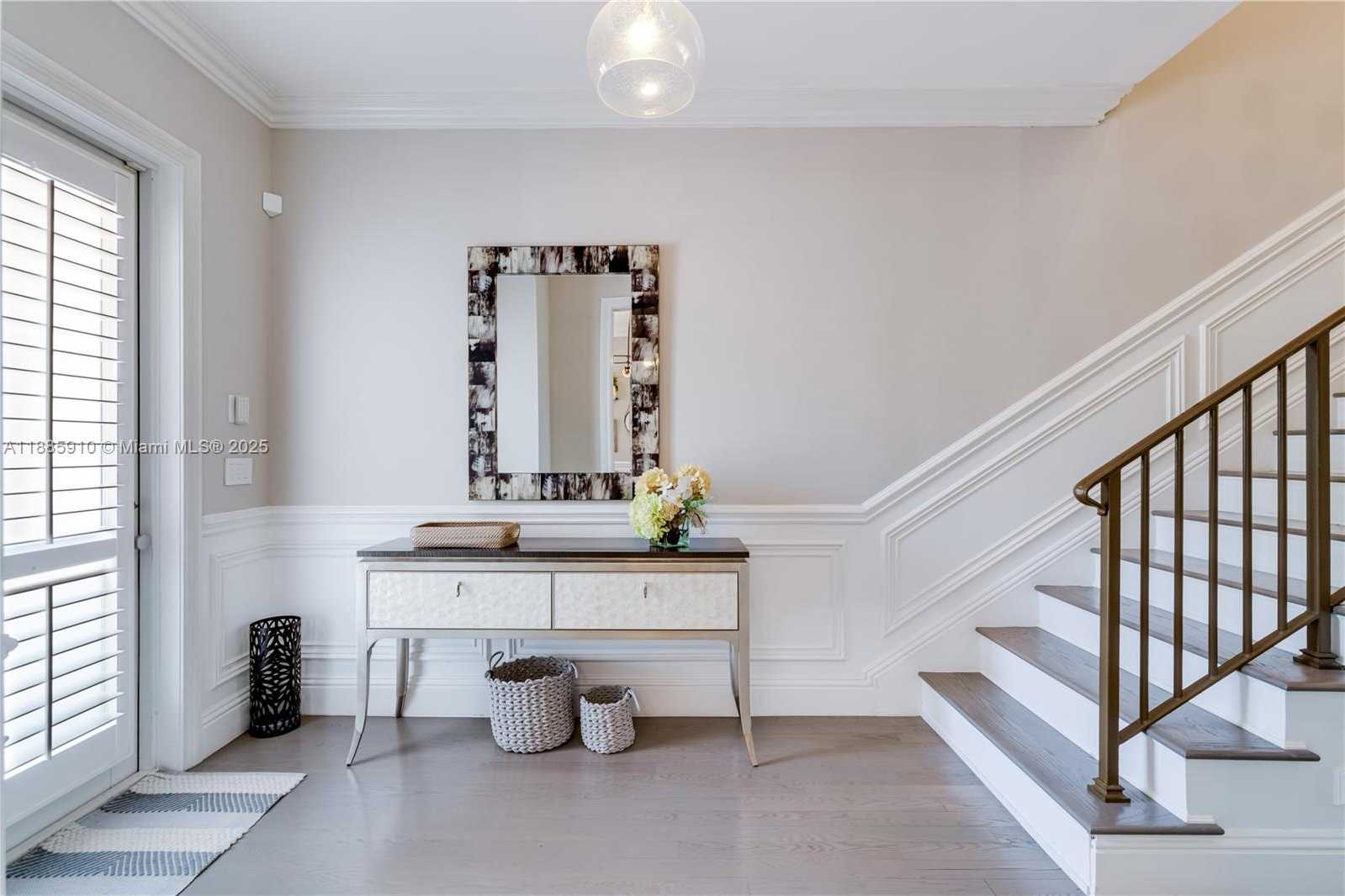 Small Image of 1133 CAMPO SANO AVE #2, Coral Gables Number 5
