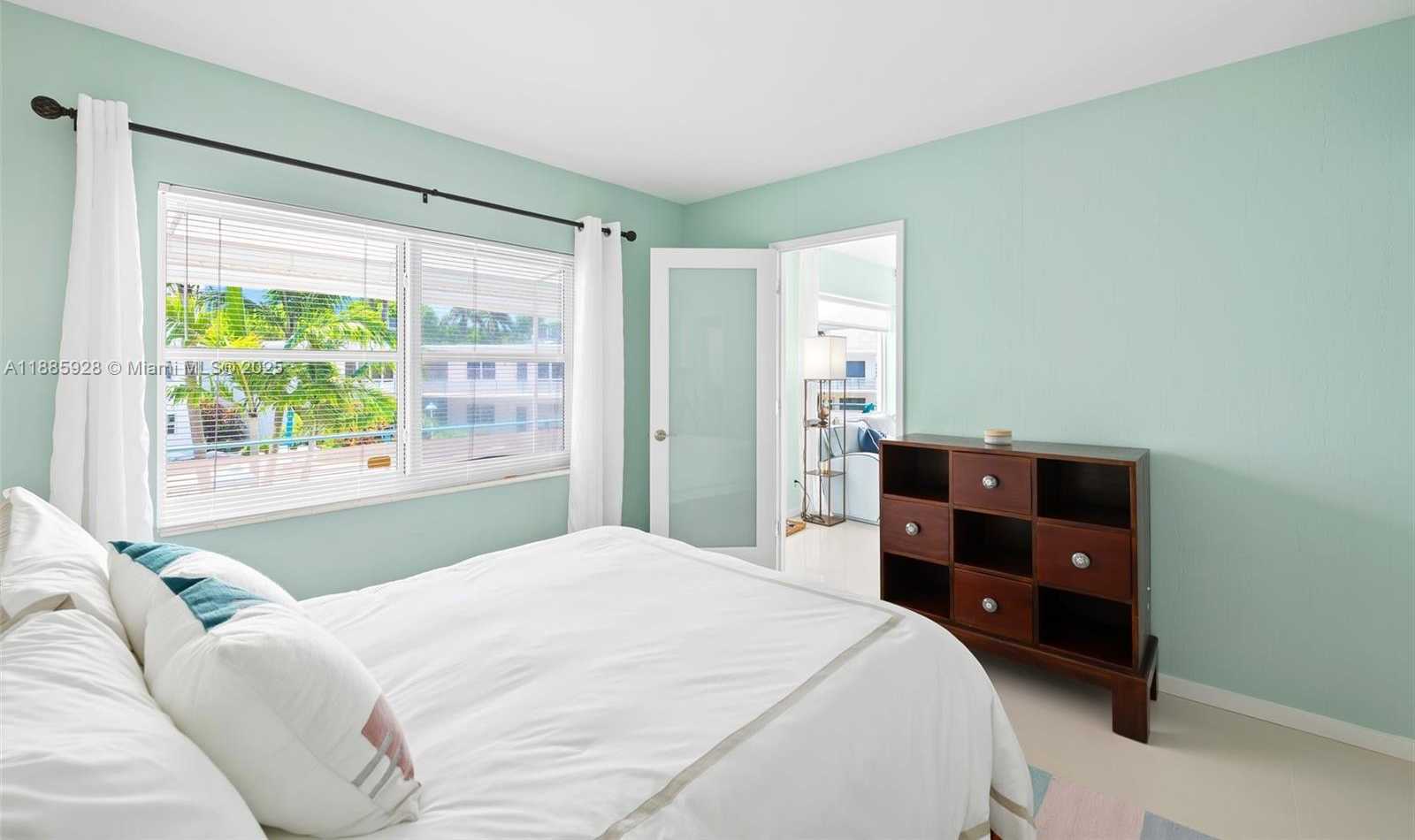 Small Image of 3073 HARBOUR DRIVE #15, Fort Lauderdale Number 10