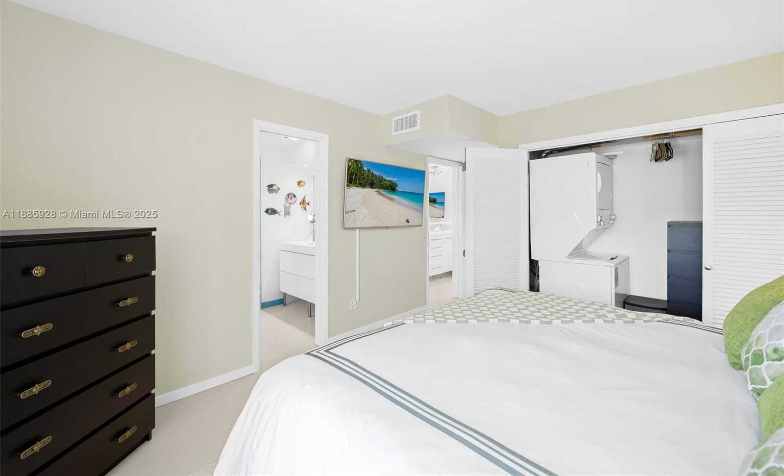 Small Image of 3073 HARBOUR DRIVE #15, Fort Lauderdale Number 23