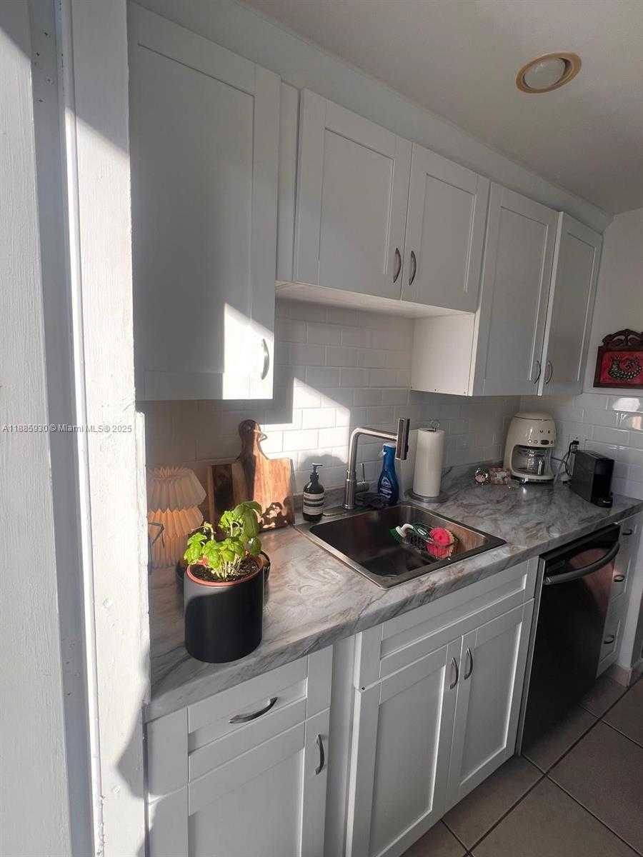 Small Image of 360 MERIDIAN AVE #4C, Miami Beach Number 8
