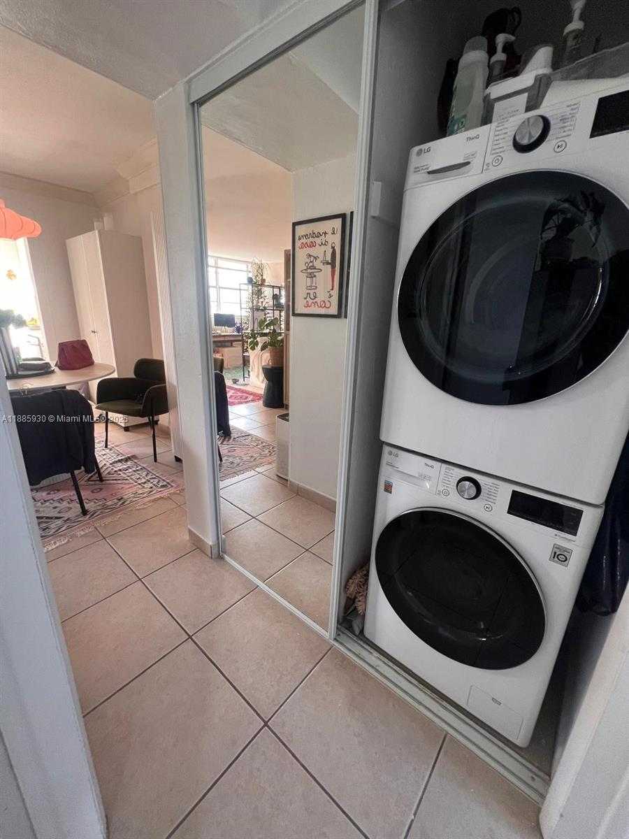 Small Image of 360 MERIDIAN AVE #4C, Miami Beach Number 9