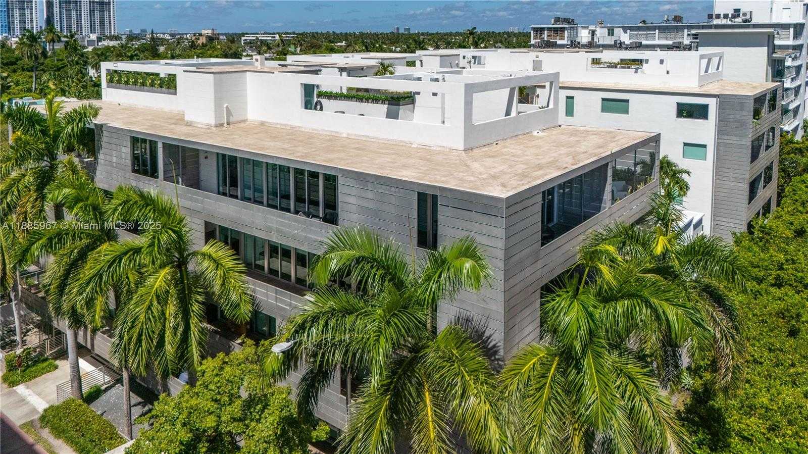 Small Image of 1700 MERIDIAN AVE #501, Miami Beach Number 2