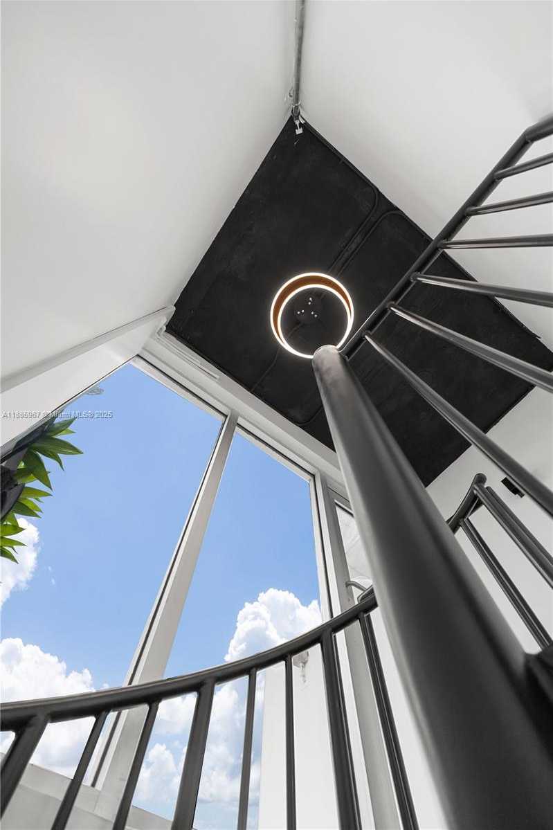 Small Image of 1700 MERIDIAN AVE #501, Miami Beach Number 44