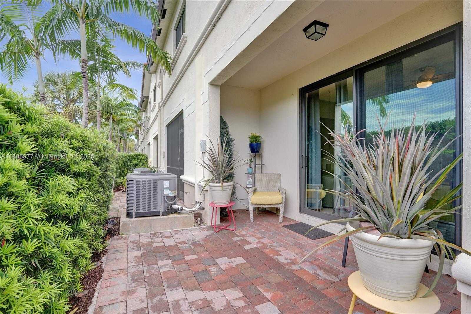 Small Image of 4204 NORTH DIXIE HWY #1, Oakland Park Number 26