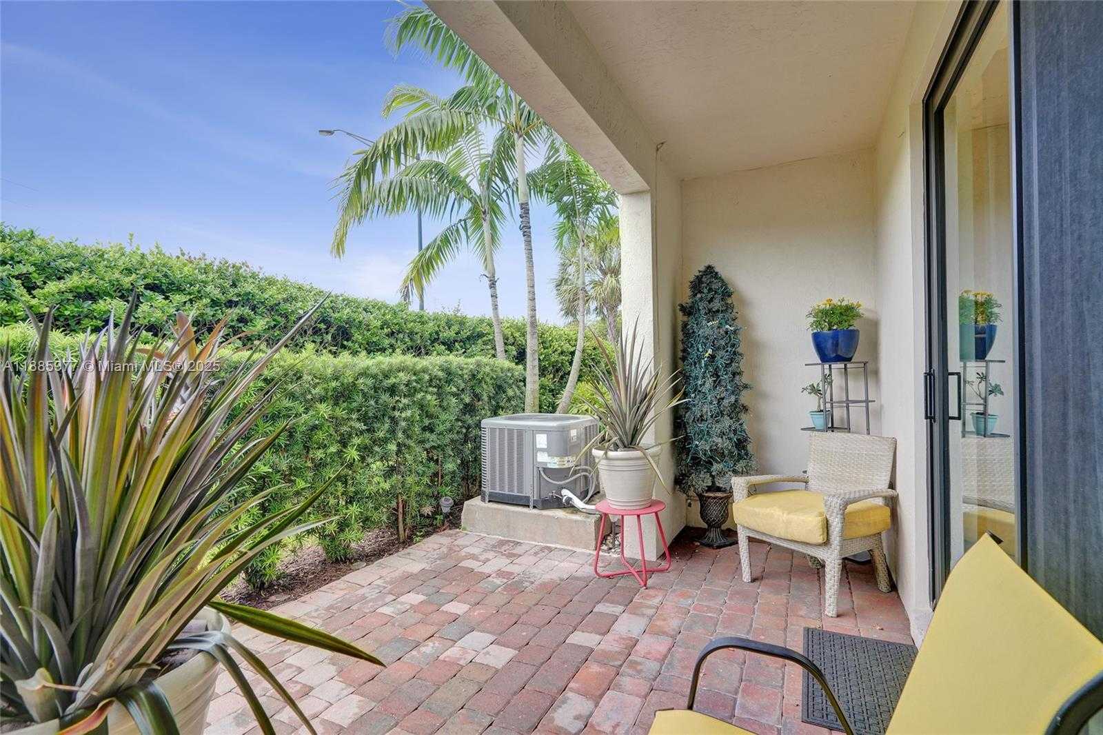 Small Image of 4204 NORTH DIXIE HWY #1, Oakland Park Number 27