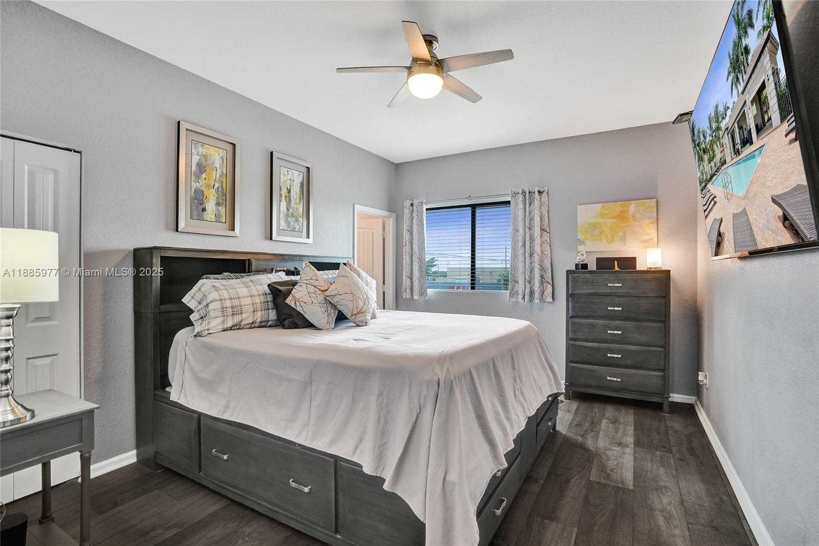Small Image of 4204 NORTH DIXIE HWY #1, Oakland Park Number 30