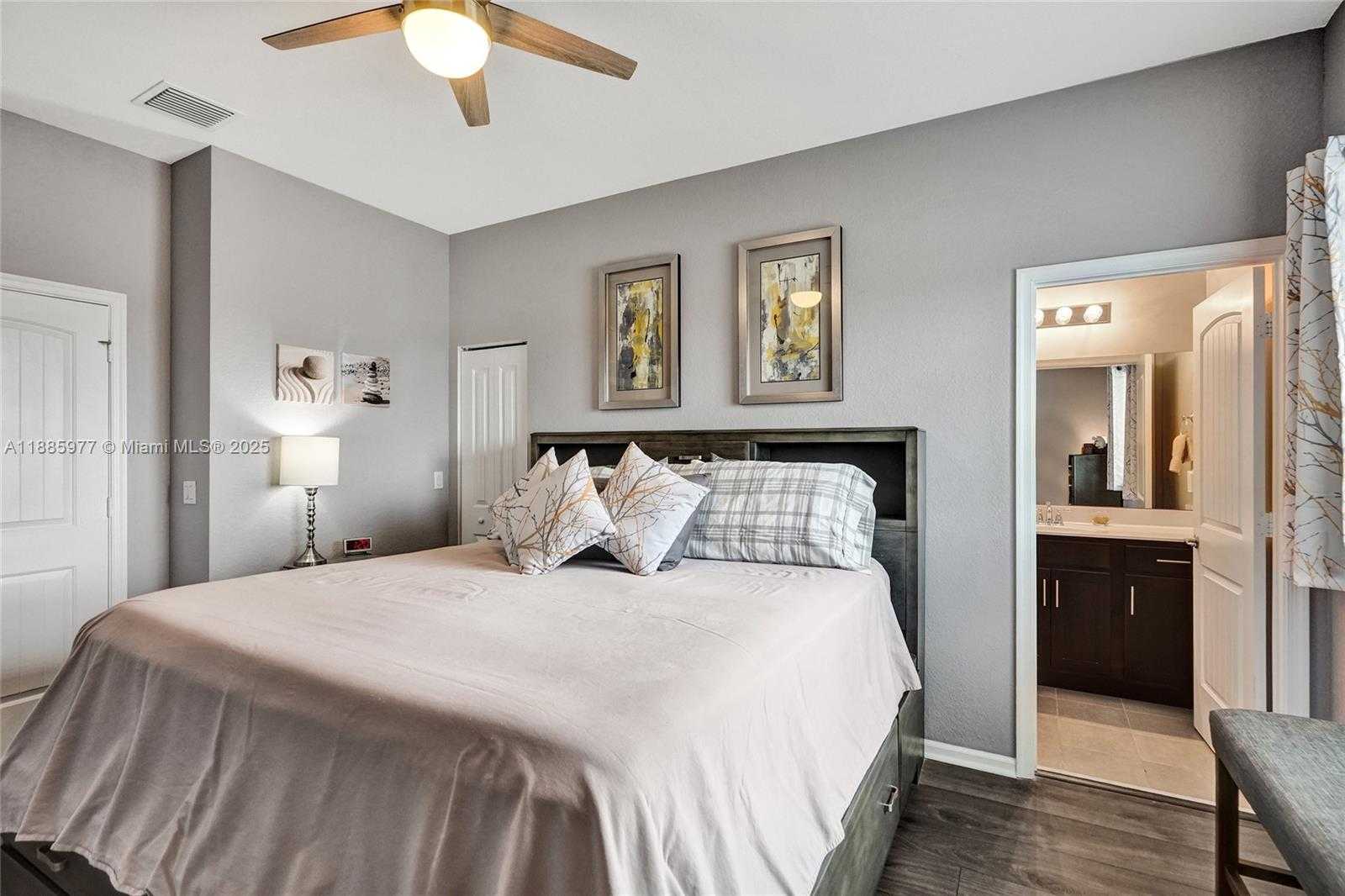 Small Image of 4204 NORTH DIXIE HWY #1, Oakland Park Number 33