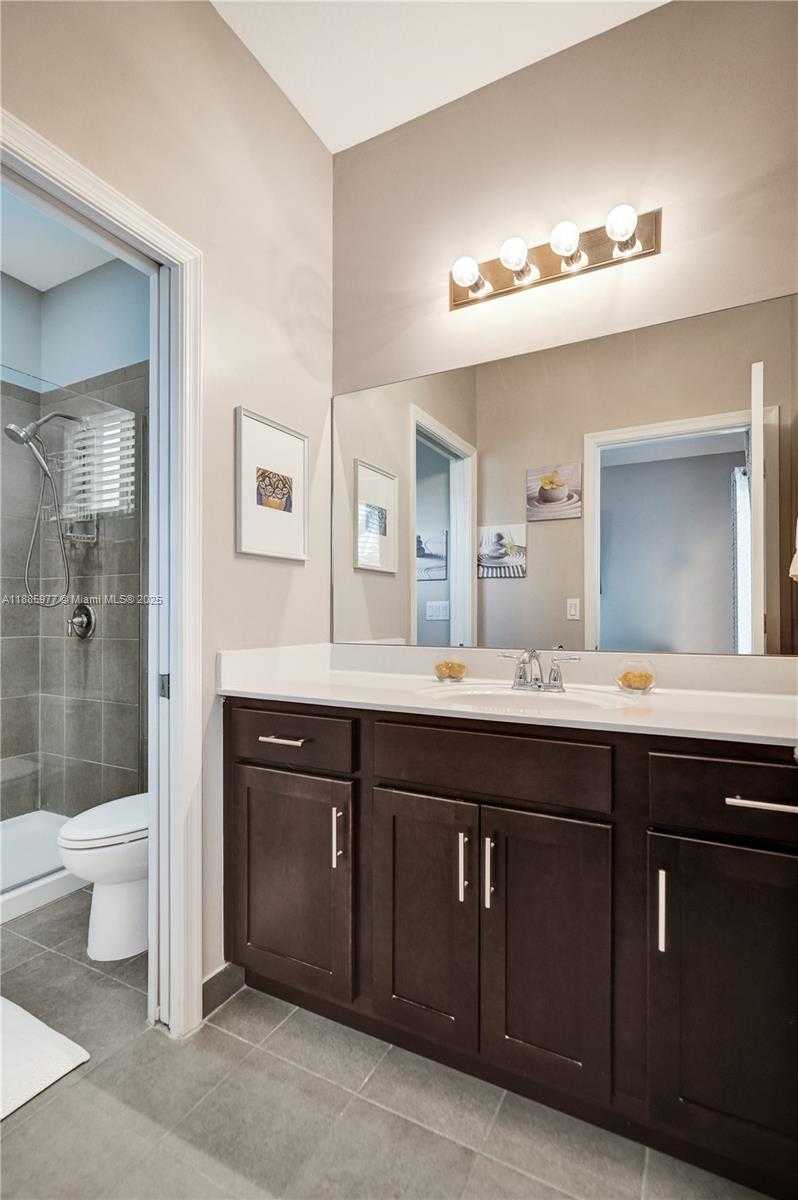 Small Image of 4204 NORTH DIXIE HWY #1, Oakland Park Number 35
