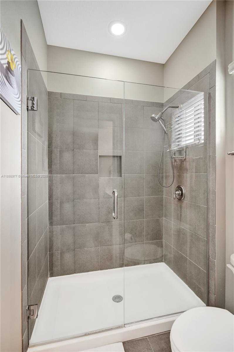 Small Image of 4204 NORTH DIXIE HWY #1, Oakland Park Number 38