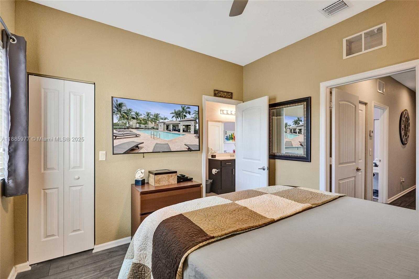 Small Image of 4204 NORTH DIXIE HWY #1, Oakland Park Number 43