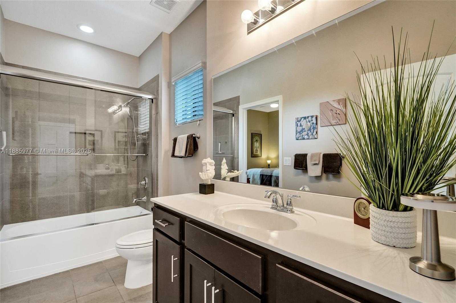 Small Image of 4204 NORTH DIXIE HWY #1, Oakland Park Number 44