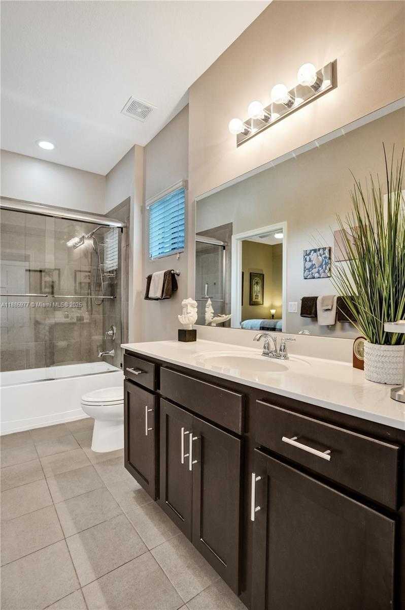 Small Image of 4204 NORTH DIXIE HWY #1, Oakland Park Number 45