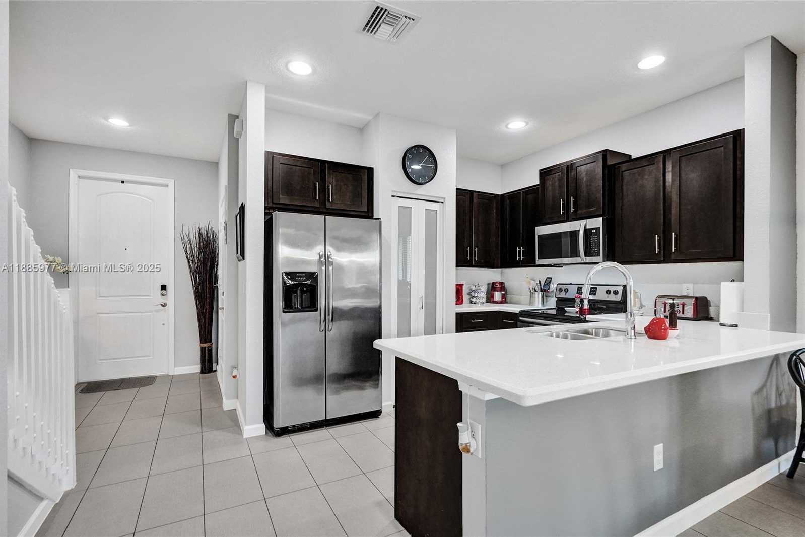 Small Image of 4204 NORTH DIXIE HWY #1, Oakland Park Number 5