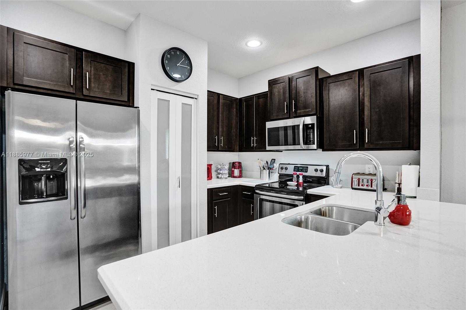 Small Image of 4204 NORTH DIXIE HWY #1, Oakland Park Number 6