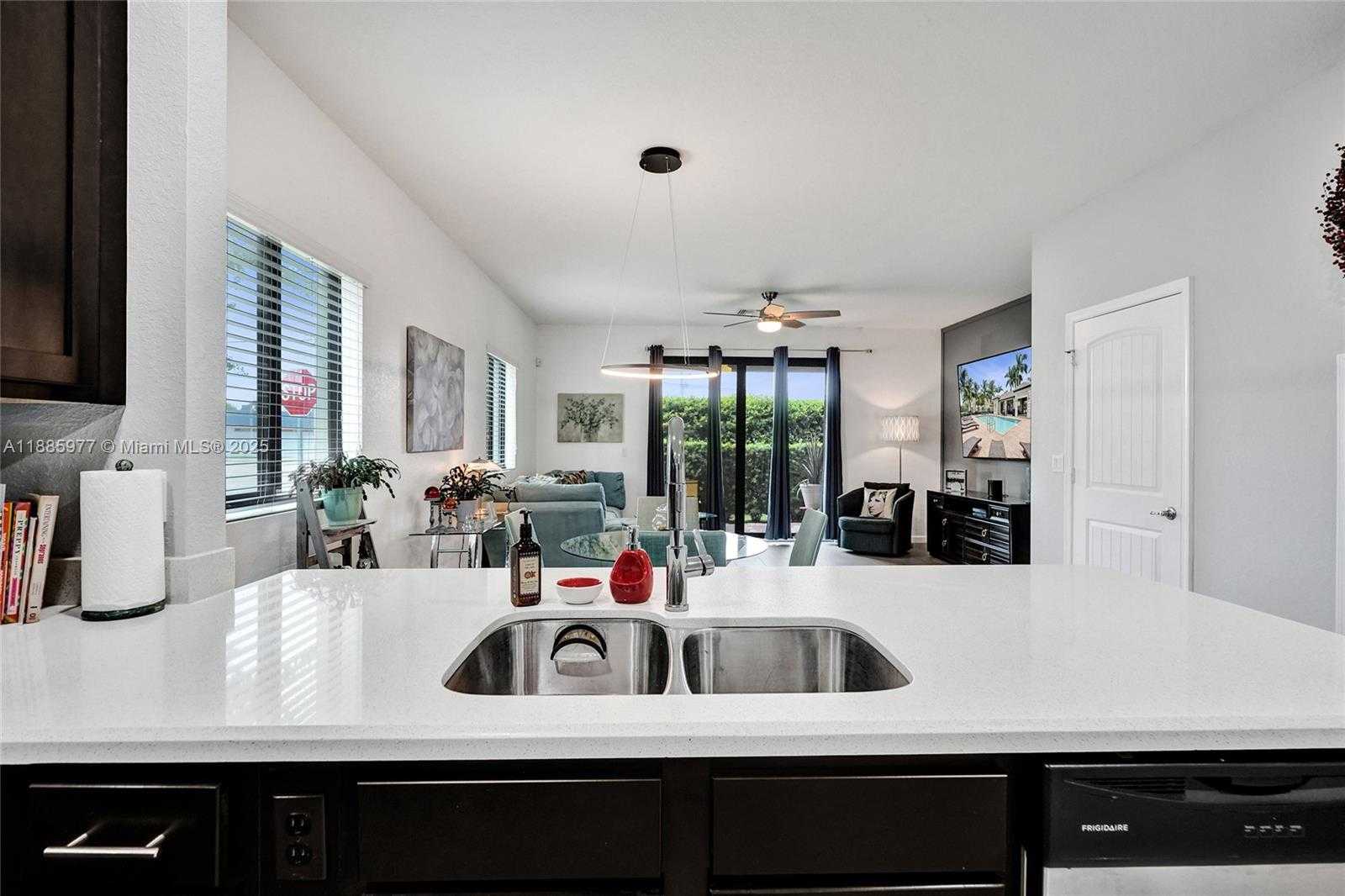 Small Image of 4204 NORTH DIXIE HWY #1, Oakland Park Number 9