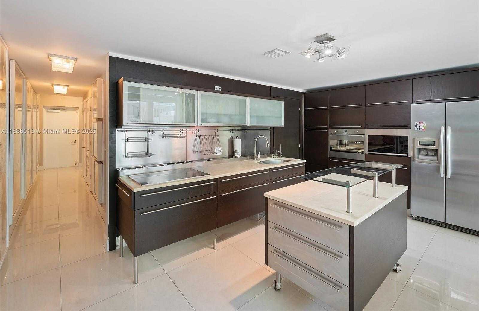 Small Image of 6000 COLLINS AVE #132, Miami Beach Number 9
