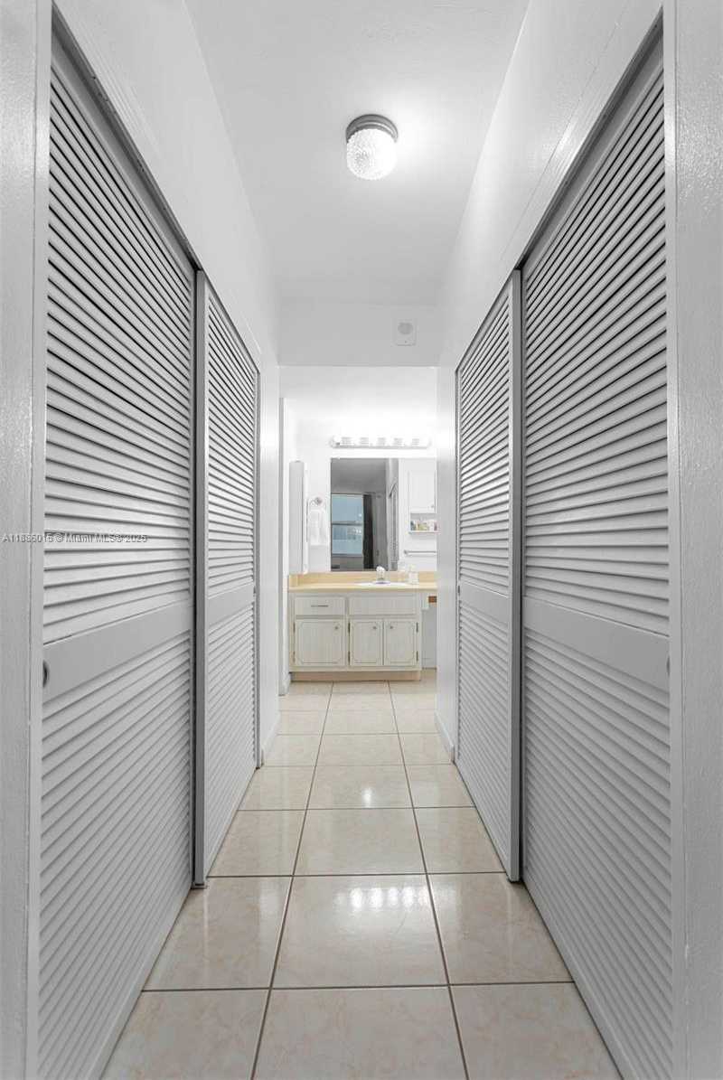 Small Image of 5001 COLLINS AVE #5E, Miami Beach Number 11