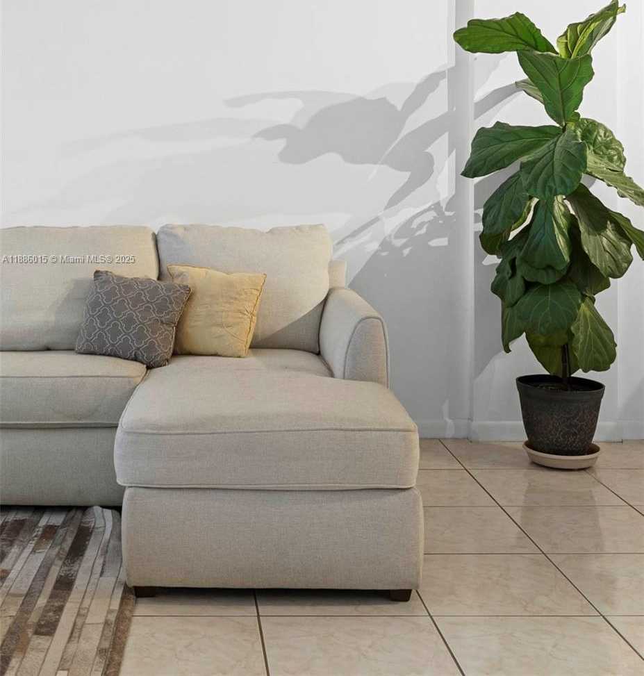 Small Image of 5001 COLLINS AVE #5E, Miami Beach Number 15