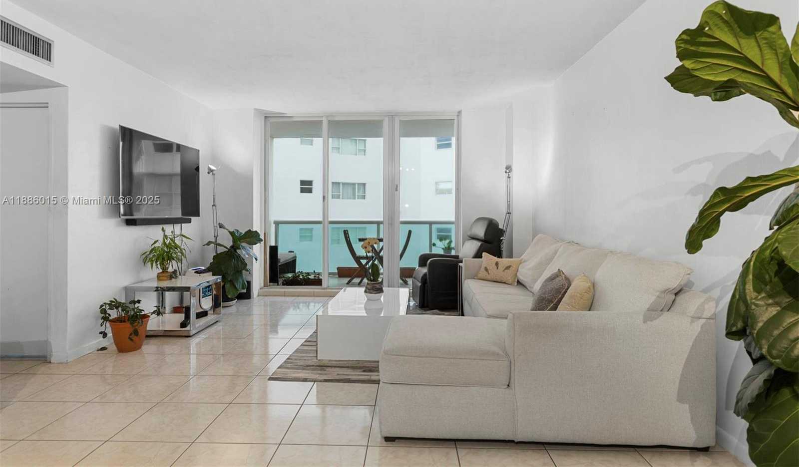 Small Image of 5001 COLLINS AVE #5E, Miami Beach Number 6