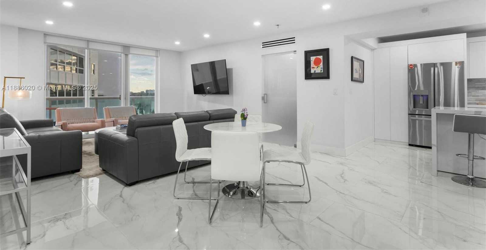 Small Image of 5001 COLLINS AVE #8C, Miami Beach Number 13