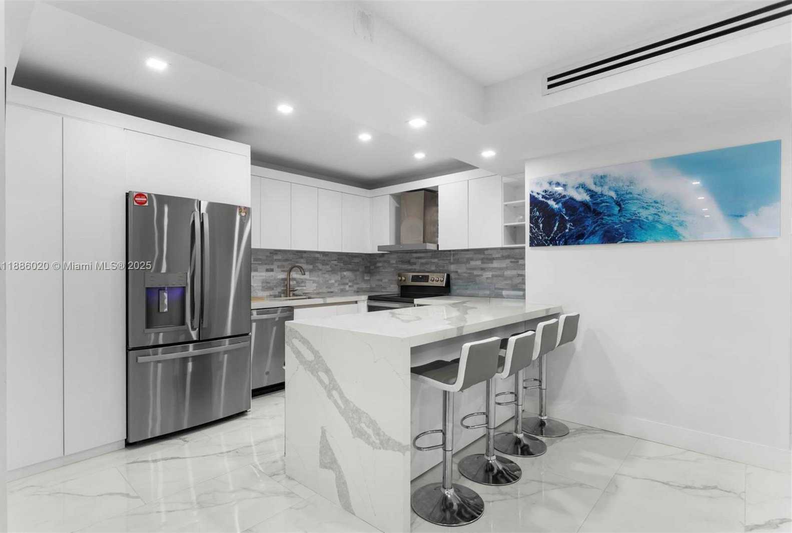 Small Image of 5001 COLLINS AVE #8C, Miami Beach Number 14