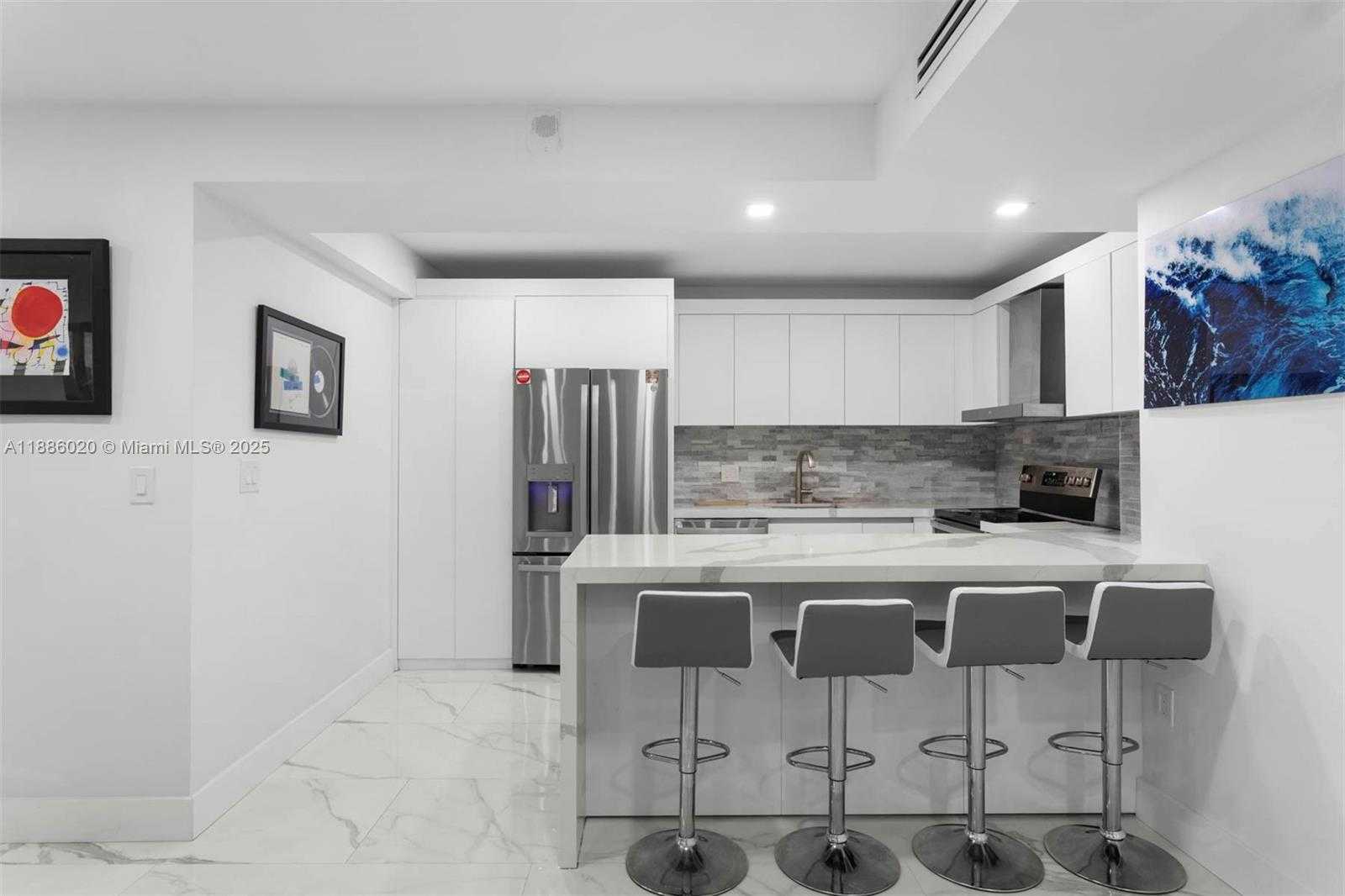 Small Image of 5001 COLLINS AVE #8C, Miami Beach Number 15