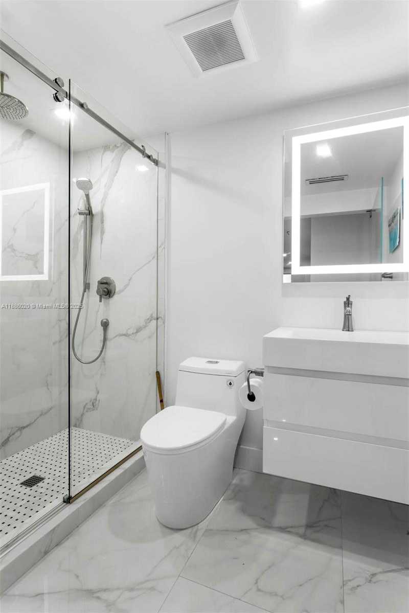 Small Image of 5001 COLLINS AVE #8C, Miami Beach Number 17
