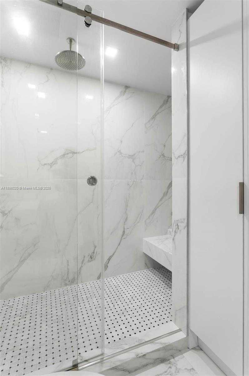 Small Image of 5001 COLLINS AVE #8C, Miami Beach Number 20