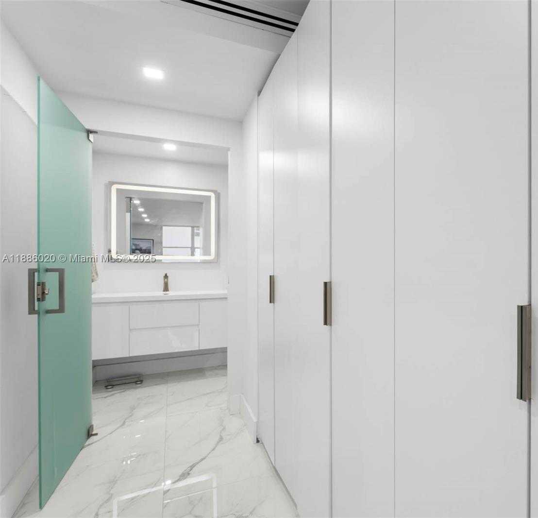 Small Image of 5001 COLLINS AVE #8C, Miami Beach Number 22