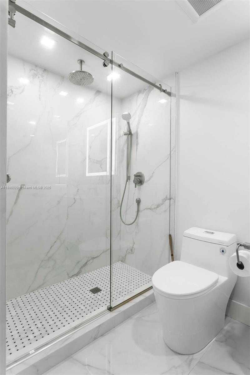 Small Image of 5001 COLLINS AVE #8C, Miami Beach Number 23