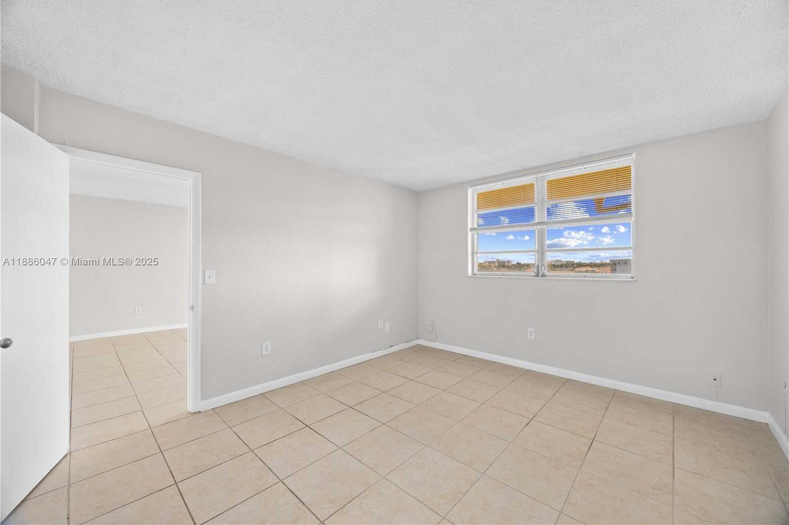 Small Image of 2980 POINT EAST DR #D607, Aventura Number 17