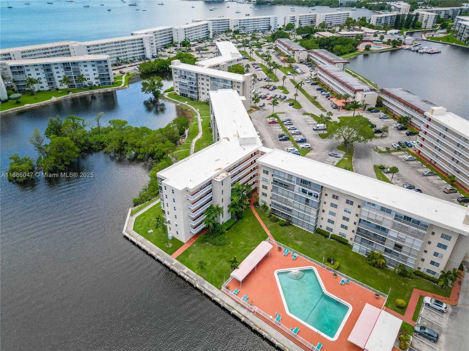Small Image of 2980 POINT EAST DR #D607, Aventura Number 6