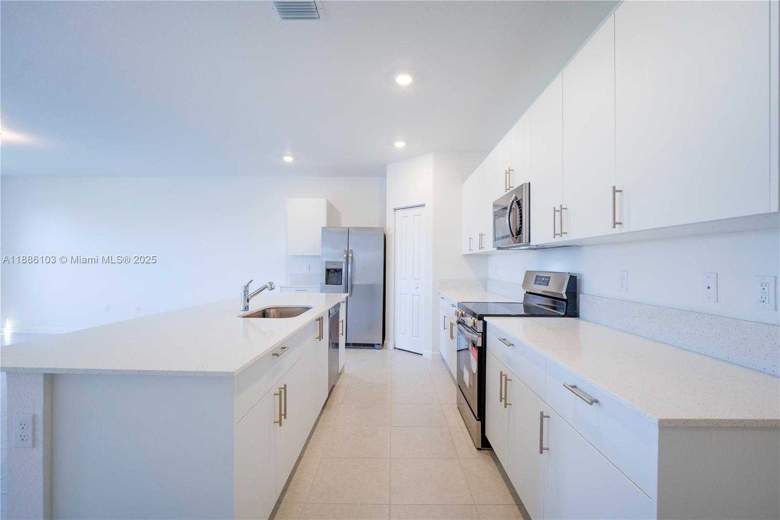 Small Image of 4941 PEACOCK WAY #5838, Dania Beach Number 11