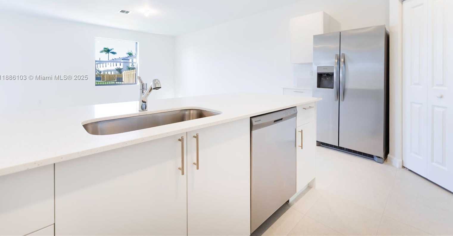 Small Image of 4941 PEACOCK WAY #5838, Dania Beach Number 13