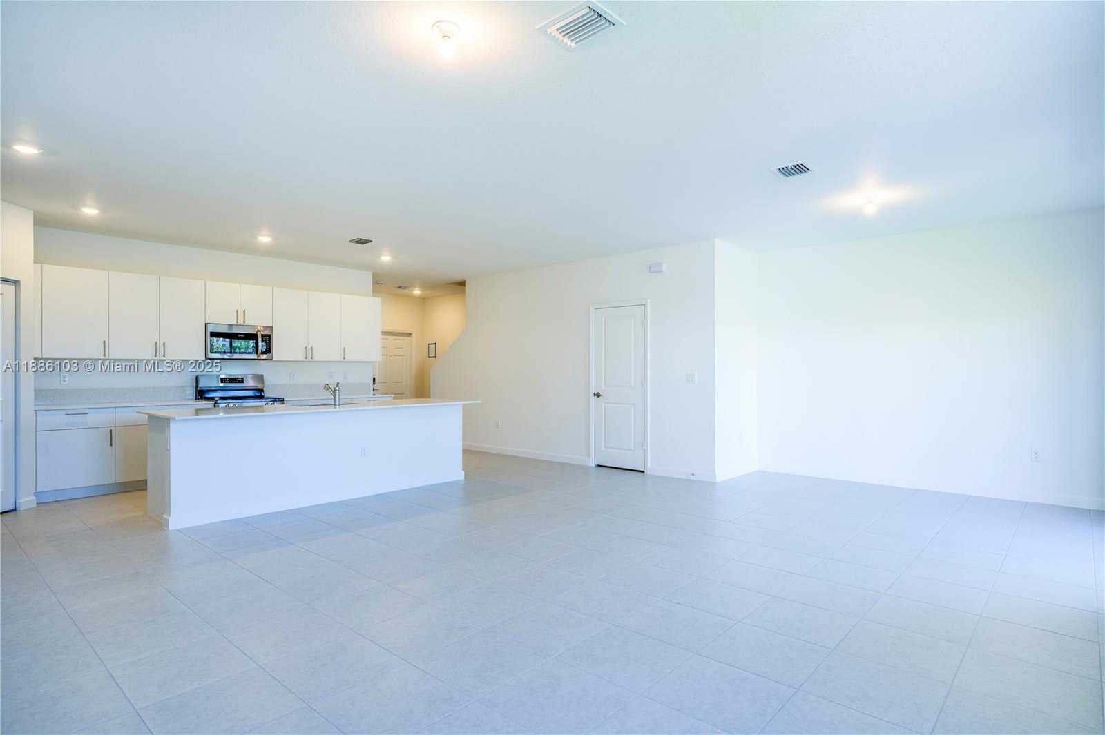Small Image of 4941 PEACOCK WAY #5838, Dania Beach Number 15