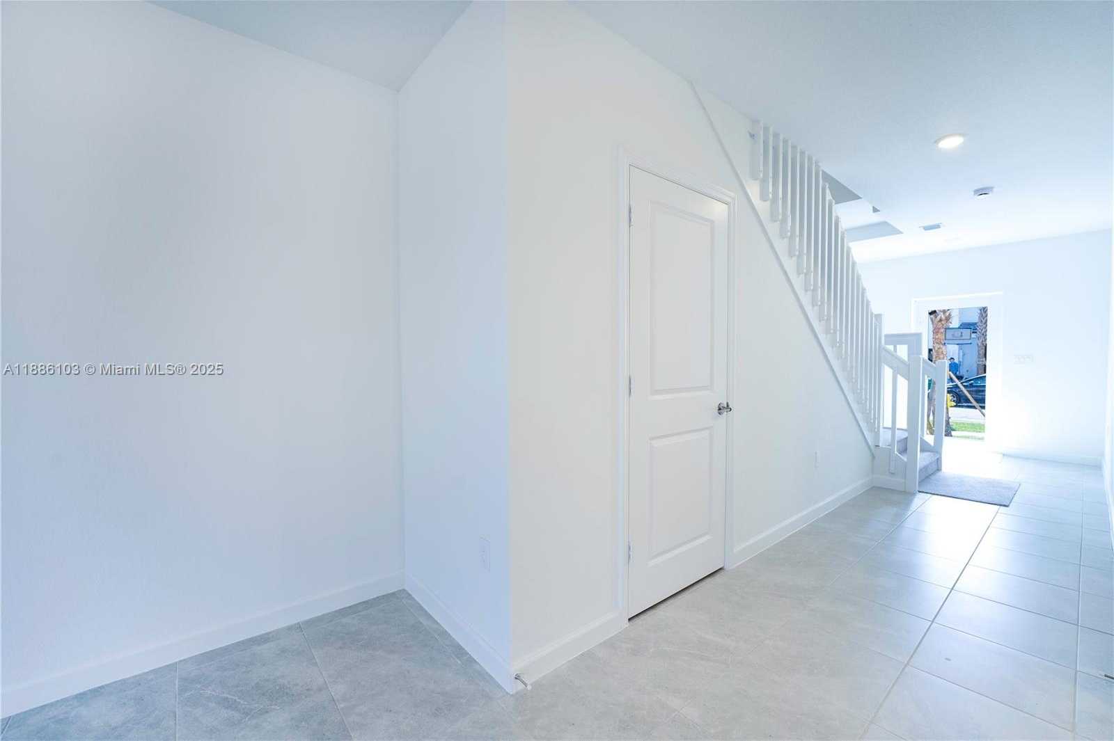 Small Image of 4941 PEACOCK WAY #5838, Dania Beach Number 17
